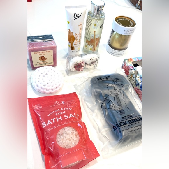 Bath Body Bundle Wash, Scrub & Soak - Picture 3 of 5